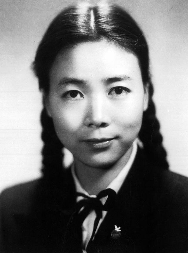 中的护士长,还是《翠岗红旗》中的向五儿,还是《革命家庭》中的周莲