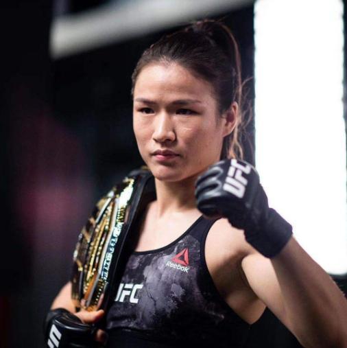 女拳王北漂做幼儿园老师耐不住手痒成为中国首位格斗冠军