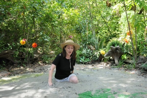 如果人不小心陷入流沙,如何才能快速自救?看完又学会了一招