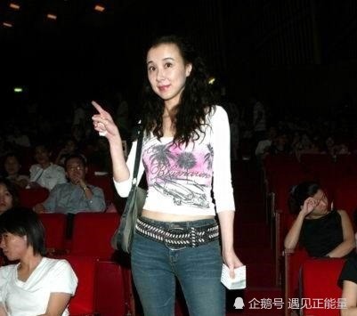 在伍思凯事业不如意的时候,连丽一直都在默默支持他,陪他渡过难关.