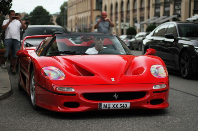 难得一见的右舵版法拉利f50,全球只有五台,距离我们最近的在香港