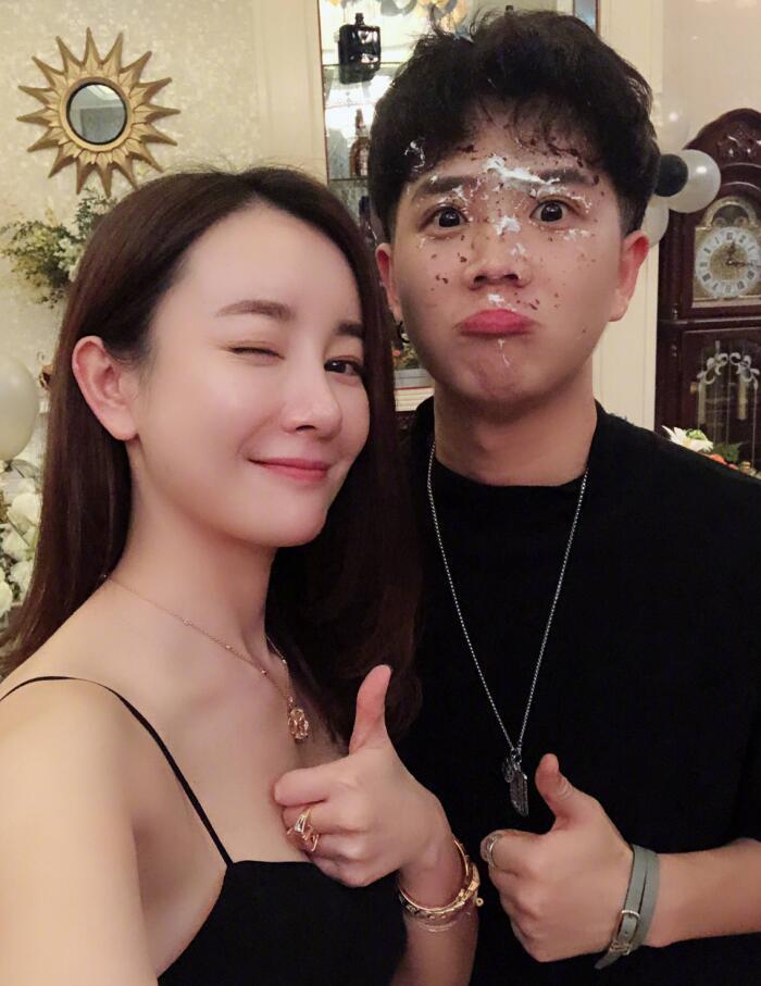 曝张檬与至上励合小五恋情,四年前就牵扯,男方已领证买房