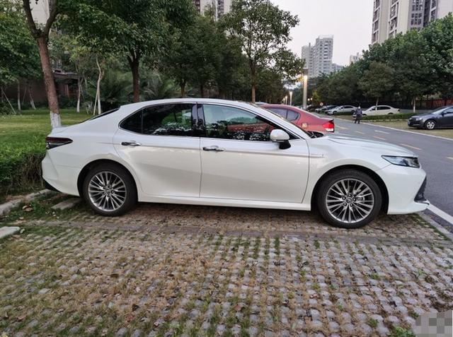 27万落地混动版凯美瑞,开了3个月后,车主:我只想说四个字!