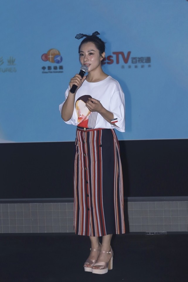 39岁刘璇温柔甜美,身材娇小气质可爱,体操冠军新潮时尚如少女