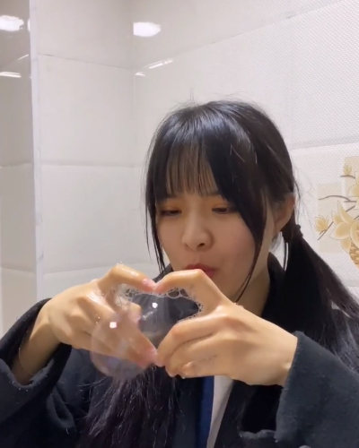 说实在的,尽管七阿姨不是靠颜值吃饭的主播,但是粉丝也希望她可以多