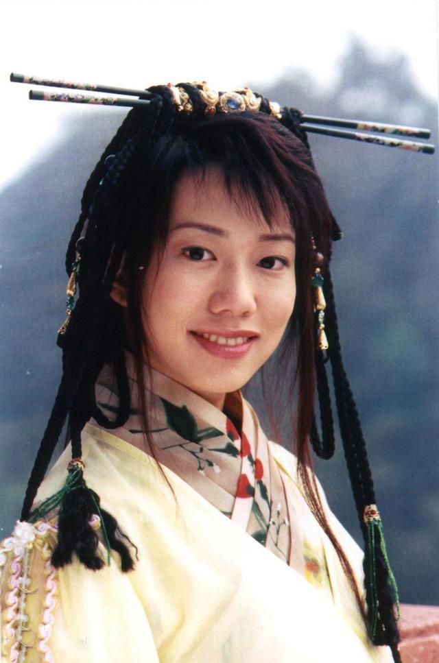 3月17日,孔慈的扮演者吴辰君在个人社交平台上晒出了自己的度假照.