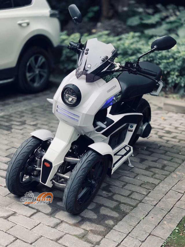 9999元,国产又出倒三轮电摩神车,三轮碟刹,颜值秒杀雅马哈