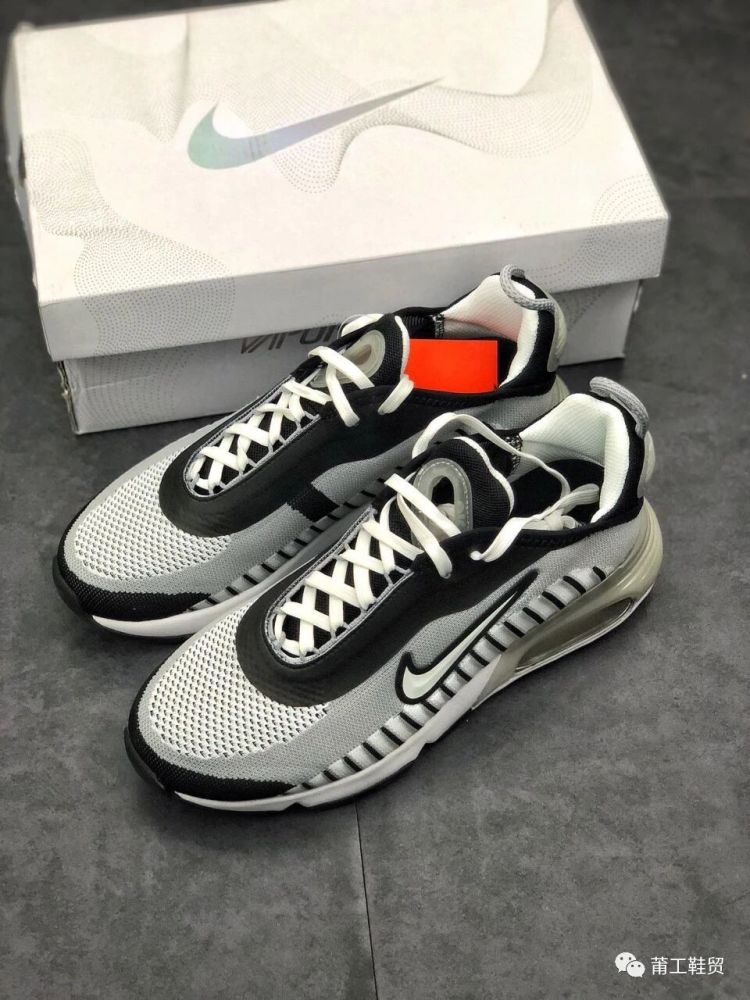 极具未来感踩屎感十足梦幻跑鞋耐克airmax2090开箱