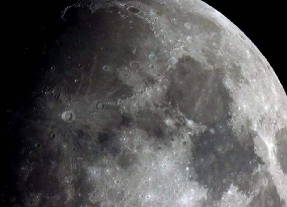 如果用天文望远镜观察月球会看到什么画面有些震撼