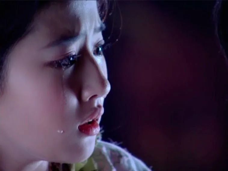 李嘉欣掉泪的样子,真是女孩子看着都会心疼.