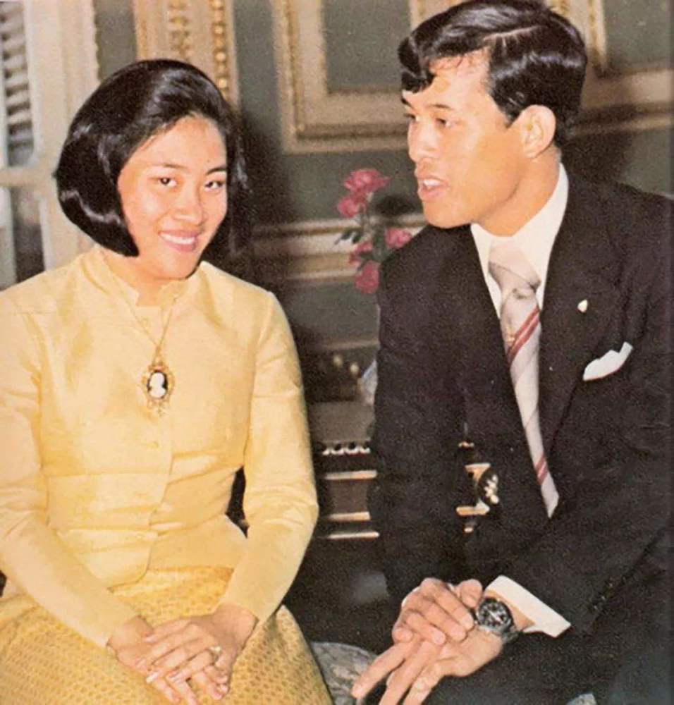 拉玛十世的第一任妻子颂莎瓦丽王妃是他的表妹,虽然他们是包办婚姻