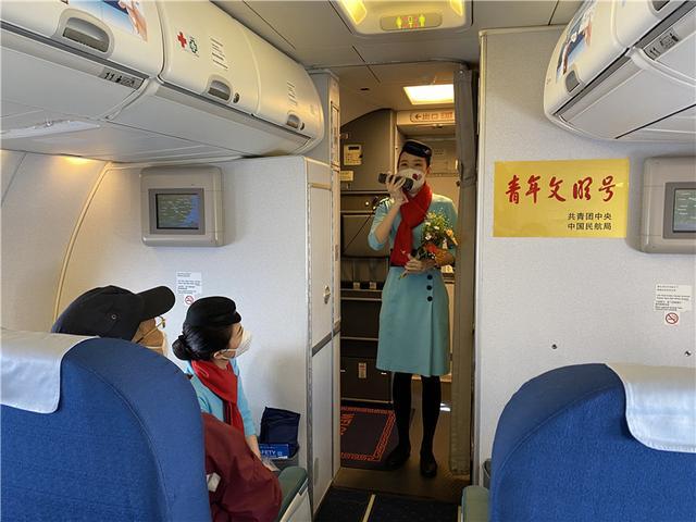 接机逆行英雄回家!美女空姐一句话,让所有人潸然泪下