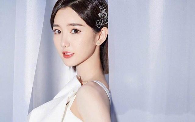 毛晓彤|baby前化妆师内涵毛晓彤整容？直言其手术太失败