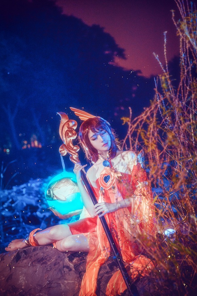 " 出镜:卿颜  (bcy wb:卿颜呀) 摄影:晓月   后期:妖十三    后勤协力