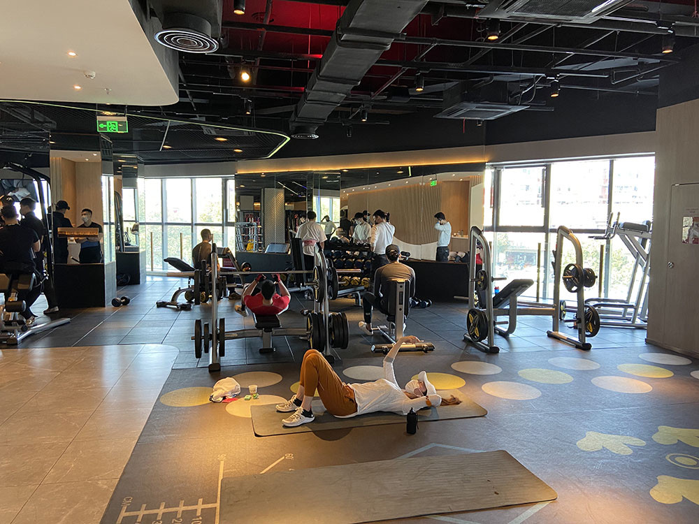 探访沪上健身房:分时段限流团课暂停,口罩有人戴也有人摘下