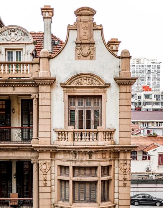 上海老洋房大部分修建于民国时期,多是装修精致,结构完整的独立式或