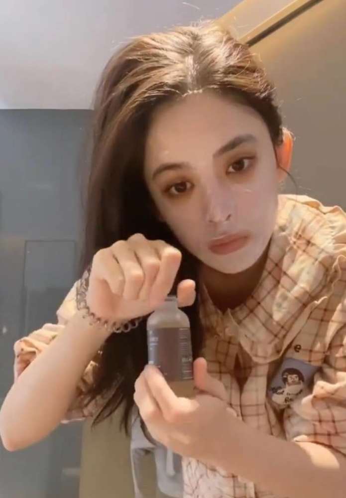 娜扎分享美妆护发心得曾脱发一指宽如今发量十分优秀