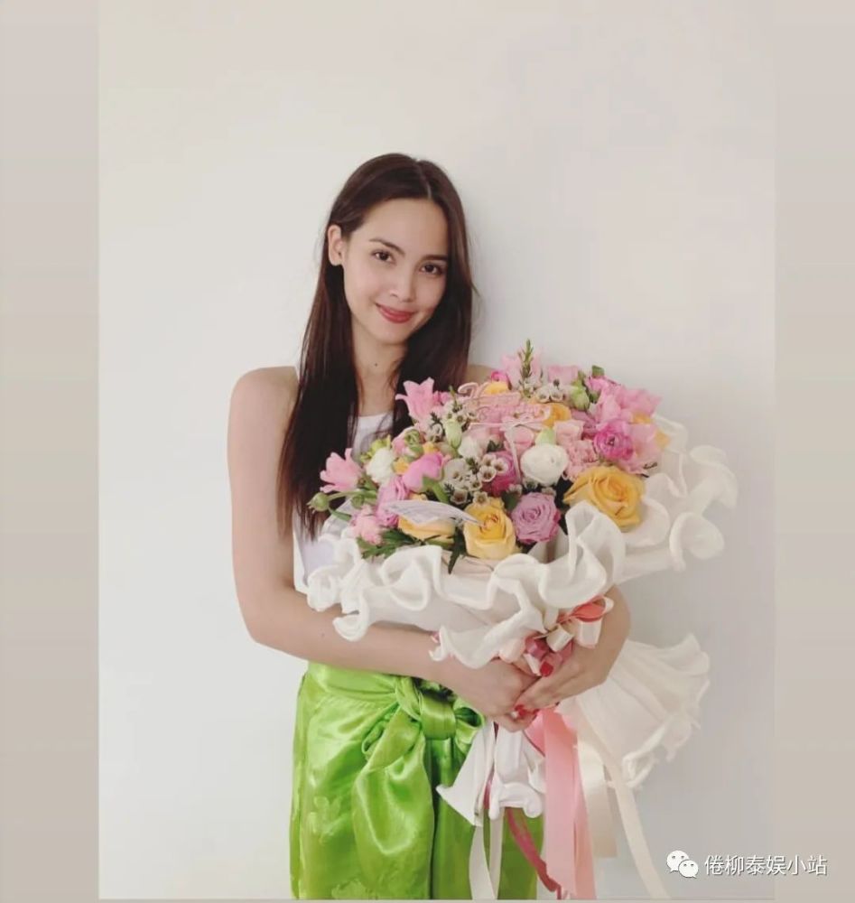 27岁啦nadech为yaya庆生字里行间连称亲爱的要多甜有多甜