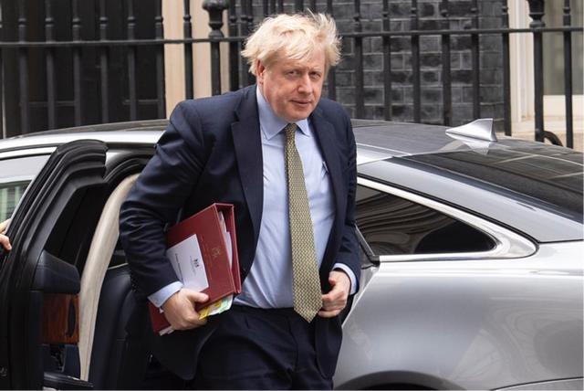 英国市中心的大帐篷紧急扩建令人揪心：收纳遗体容量要增加一倍(图2)