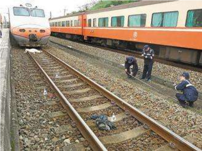 爸爸,请不要一边说把我养大,一边"侵犯"我,17岁女孩卧轨前的反击!