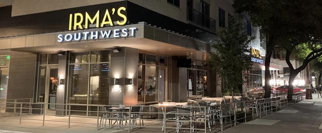 疫情下美国一饭店生意堪忧老顾客留下9400美元当作未来几周小费