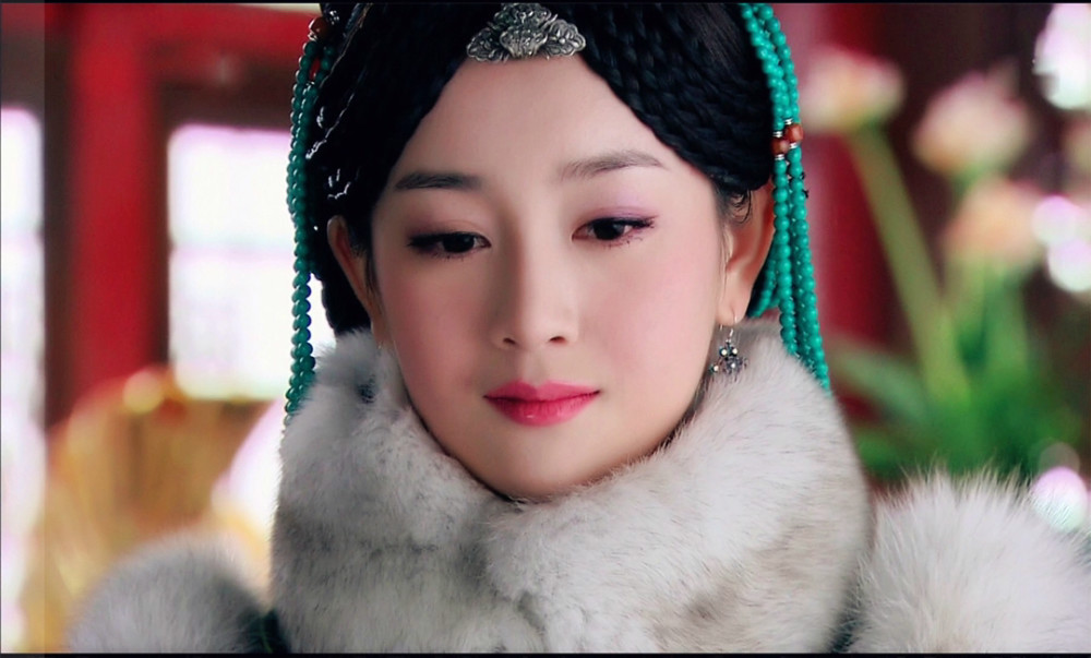 在此之后的第二年,张檬饰演《美人无泪》中的海兰珠时,更为成熟温婉