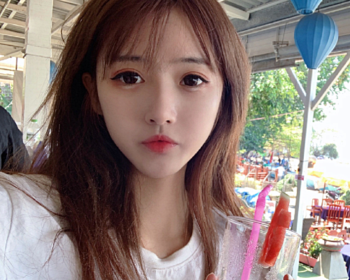 关注套路璐的网友都知道,她平时除了在微博发动态,还