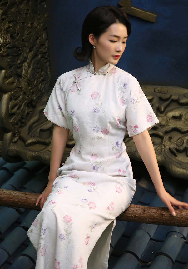 为何李沁一直不穿旗袍?看到她穿旗袍的样子后,心动了