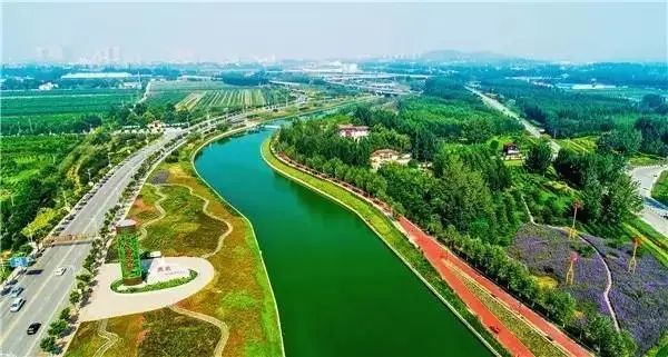 太平河的设计重点为:以史为廊,以文为路.湿地点缀,共美鹿泉.