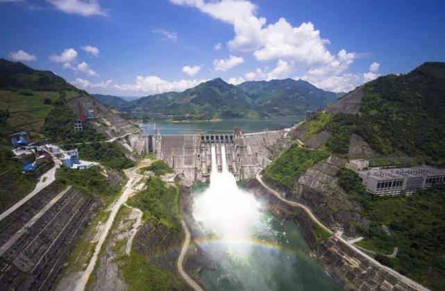 广西最霸气水电站坝高216米做出很大的贡献