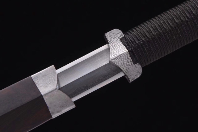 瓦面剑,传统冶炼铁和现代高碳钢混合锻打剑身大马士革装,黑檀鞘