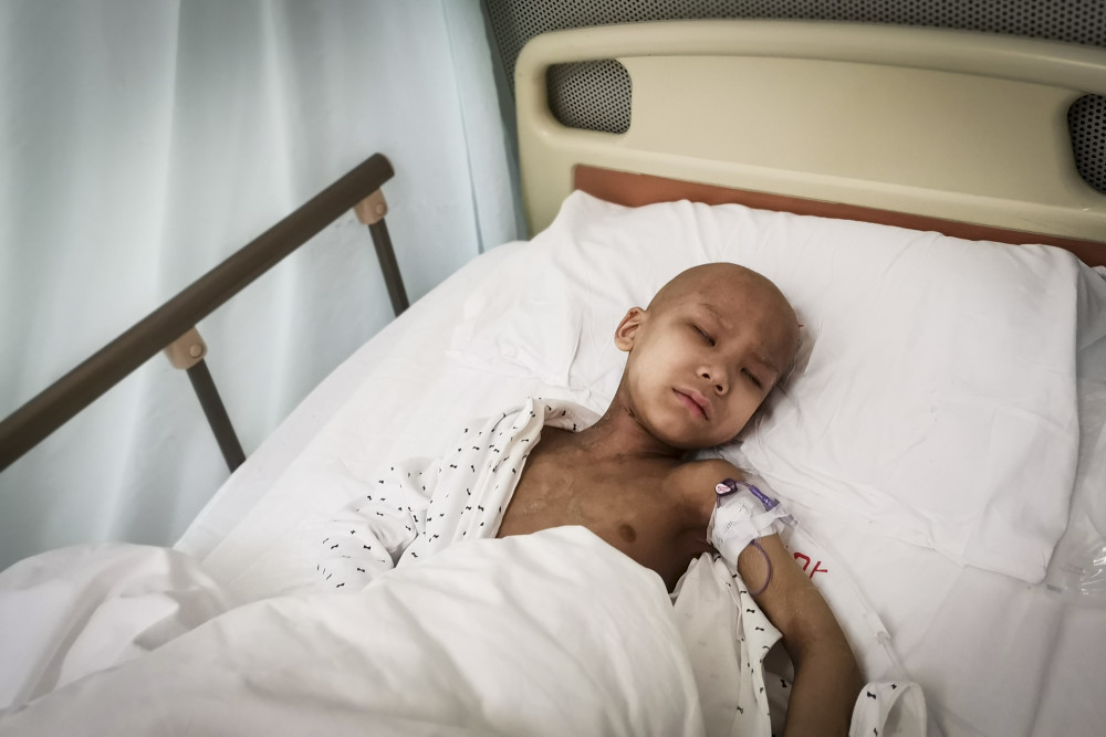 7岁男童患重症被禁食20天暴瘦13斤想讨口饭吃却被母亲狠心拒绝