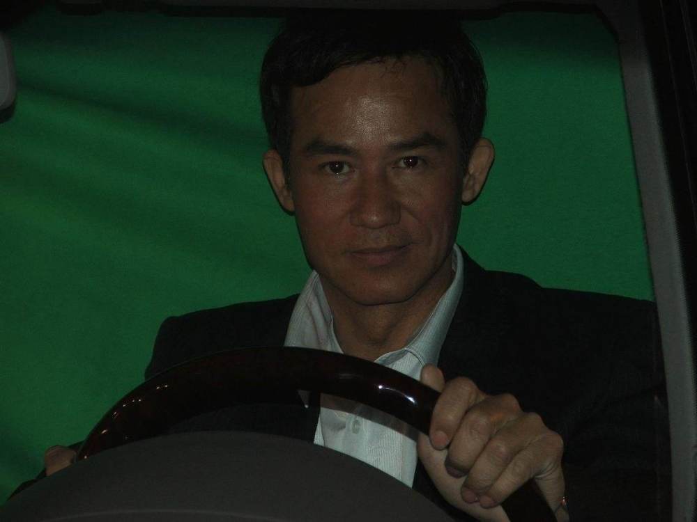 香港影坛"第一反派"来内地讨生活,娶小20岁娇妻,61岁显落魄?