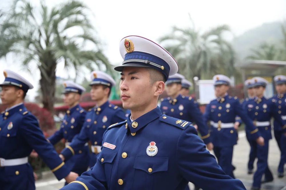 榜样的力量逆行者的选择