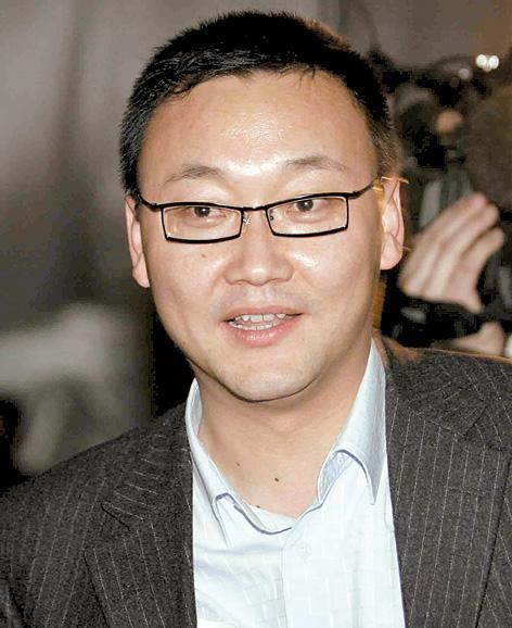 前央视主持马斌放飞自我?晒女高中生制服