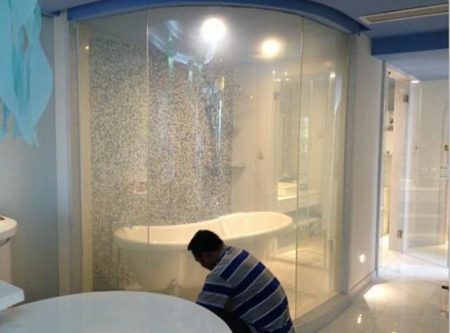 厕所安装单向透视玻璃图片