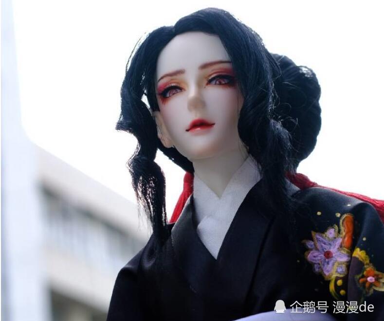 鬼灭之刃:看了无惨女版等身手办,比颜值祢豆子输了