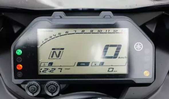 雅马哈yzfr3战斗十足300cc排量中性价比之王
