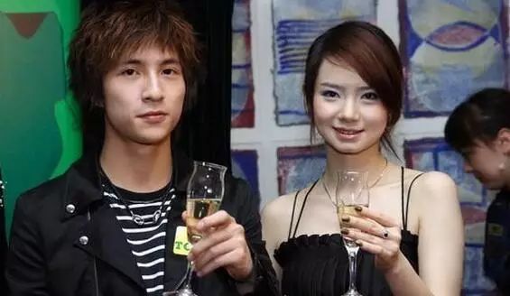 戚薇甜蜜的负担王啸坤;吴斌;俞思远如果还有明天薛之谦认真的雪王啸坤