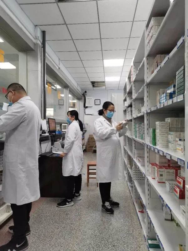 滑县中心医院药剂科成抗疫战场上的弹药库
