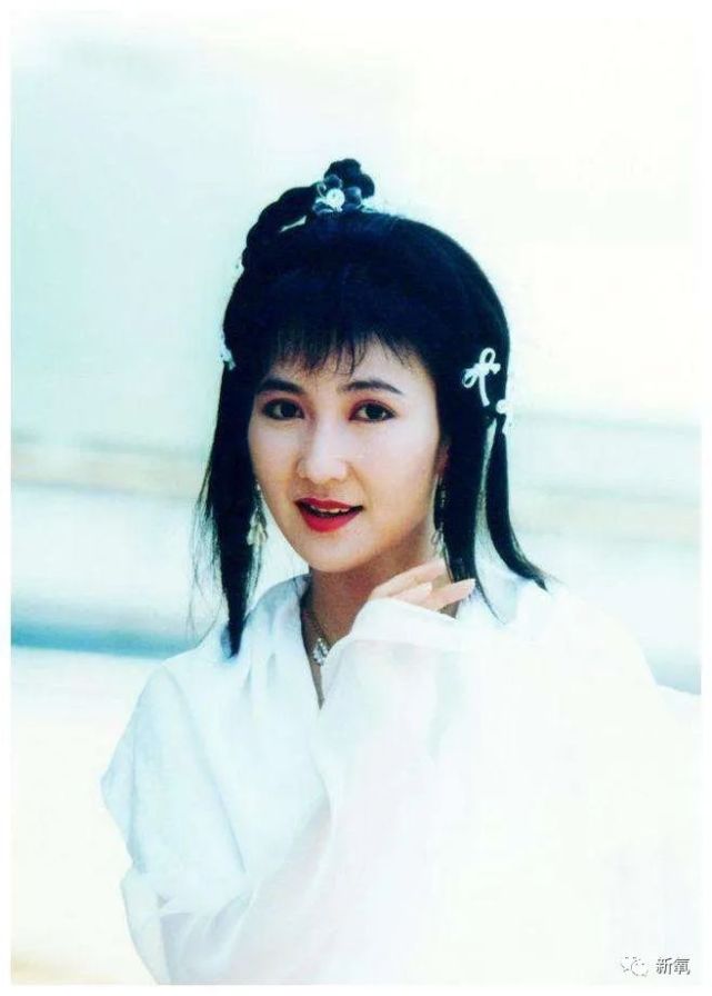 关晓彤的青蛇造型我看笑了,这身材确定是蛇不是蟒?