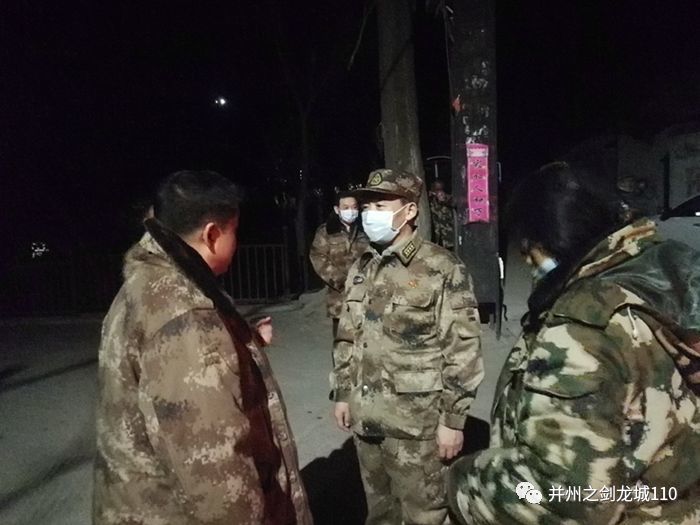 太原突发山火一群英雄扑了上去