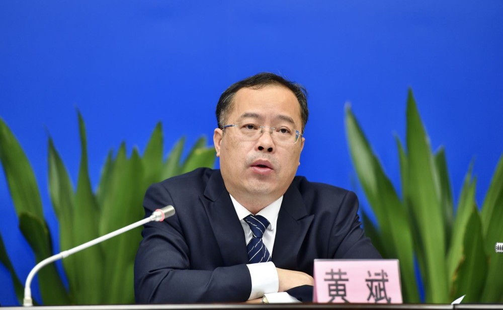 守护白云机场空中门户共同防范境外疫情输入