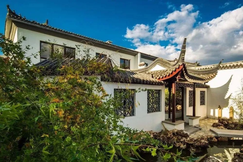 选择明清册正不仅可以提前大部分人享受到到独一无二的纯中式别墅生活