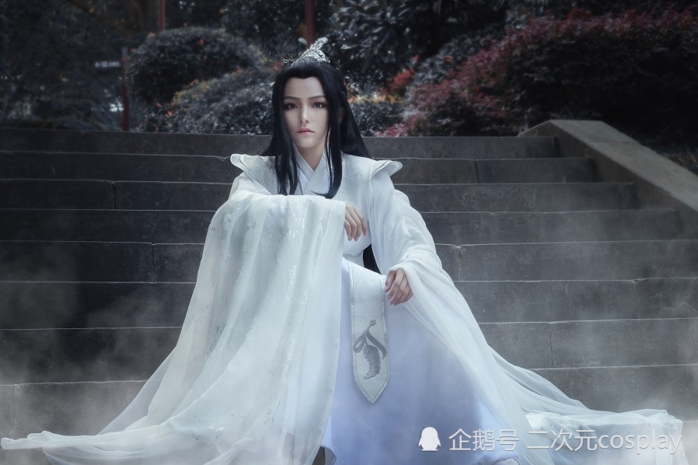 《二哈和他的白猫师尊》楚晚宁cos,眼神特别的有穿透力