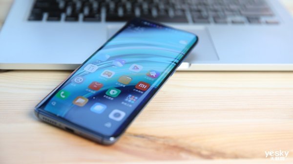 6.67英寸双曲面屏幕 1亿像素四摄 小米10 pro图赏