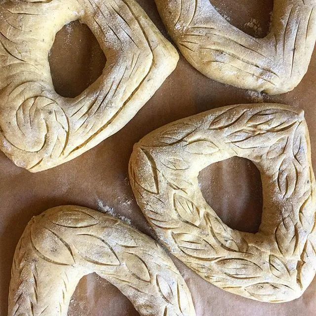 烘焙圈子给面包纹纹身简单的美学色香味的诱惑