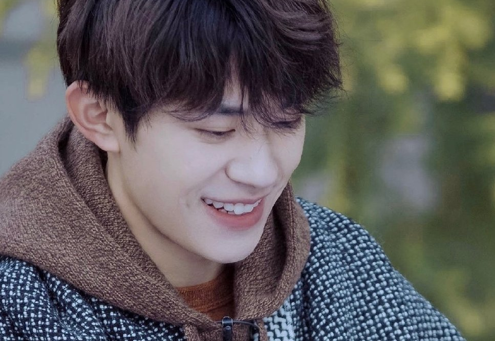 中戏桃花扇剧照公开刘昊然白衣惊艳易烊千玺一脸正气显黑