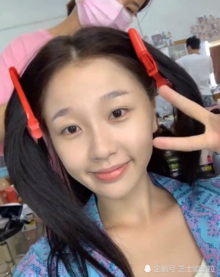 为证明真实颜值虞书欣演示卸妆过程看清素颜正脸网友态度瞬间转变