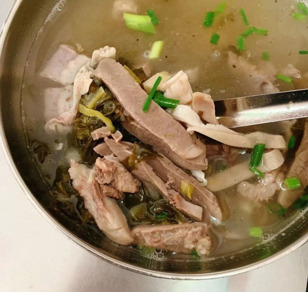 穿过半个海口,吃下一碗辣汤饭